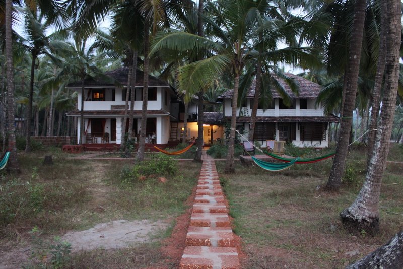 Kannur Beach, the place we should have stayed at rather than Costa Malabari ... which is 300m further away from the beach.
